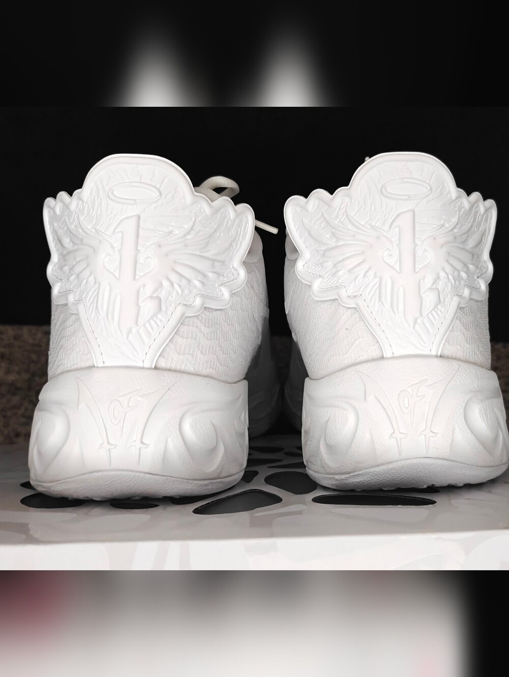 Puma LaMelo Ball MB.04 Low in the 'Icey White' colorway. - Picture 4 of 9